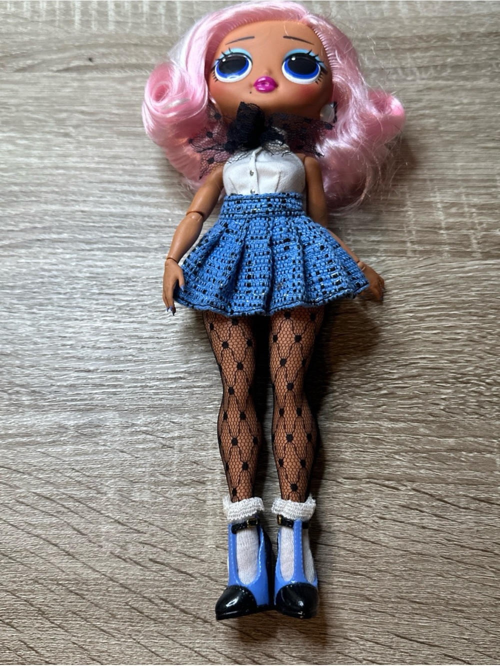 LOL Surprise OMG Uptown Girl Fashion 9” Doll Pink Hair Fish Net SO CUTE